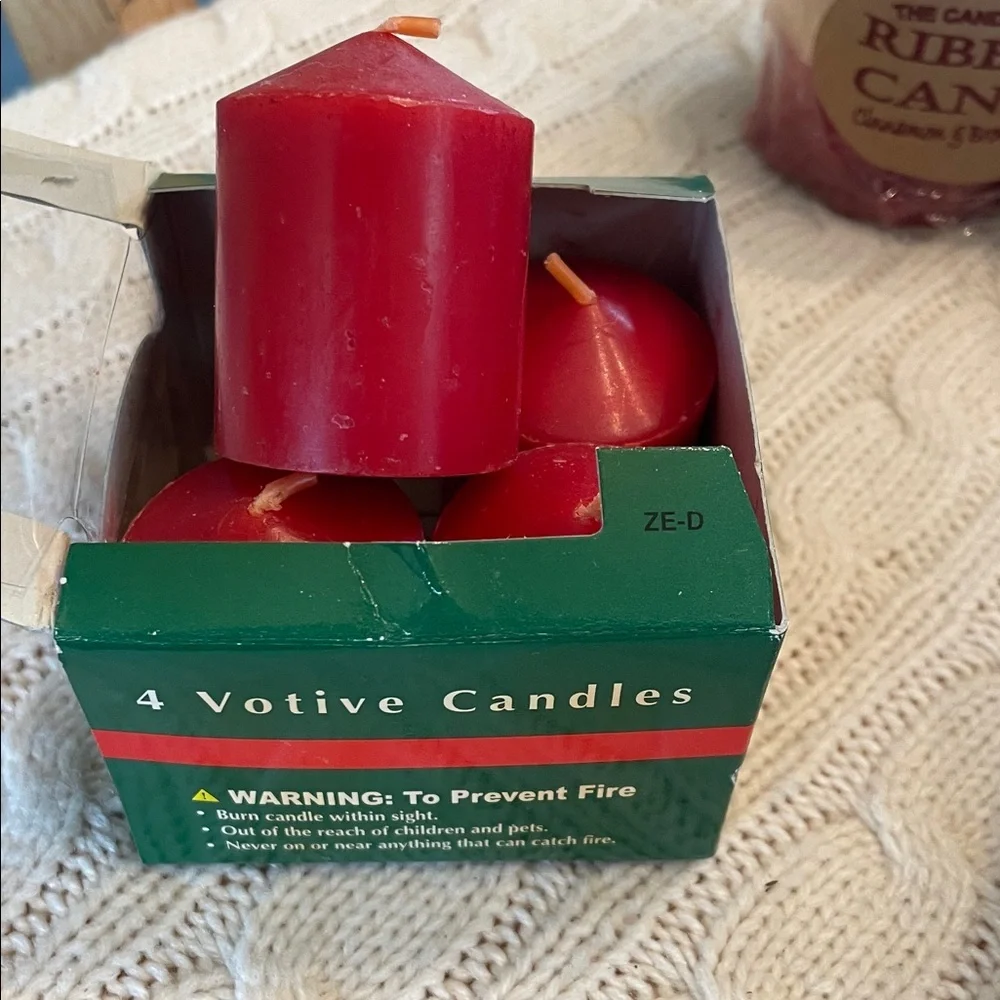NWT Christmas Candle Set 10 total scented candles.